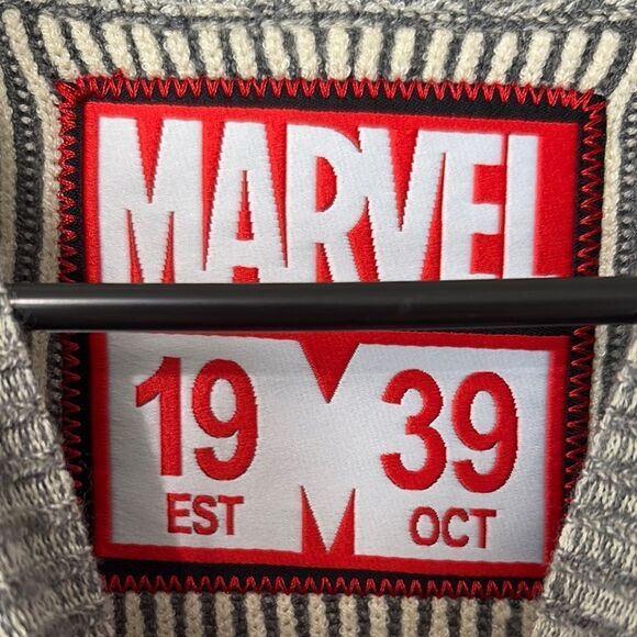 NWT Disney’s MARVEL Mens Gray Ribbed Knit Short Sleeved Sweater Size Small & XL - Picture 2 of 7